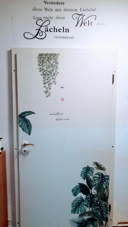 Room In City Center Halle With Shared Bathroom & Kitchen - Free Wifi, Netflix, Ipad & Ground Floor Exterior photo